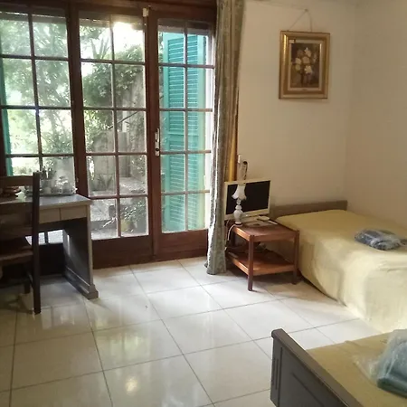 Petit St George 100mt Du A Guest house Montreux