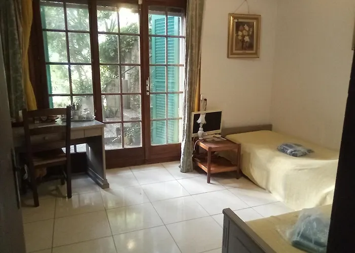 Petit St George 100mt Du A Guest house Montreux