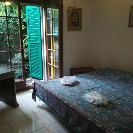 Petit St George 100mt Du A Guest house Montreux