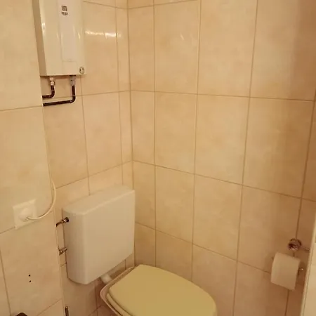 Petit St George 100mt Du A Guest house Montreux